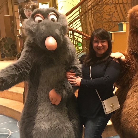 Meet your Posher, Nicole - Picture 4 of 8